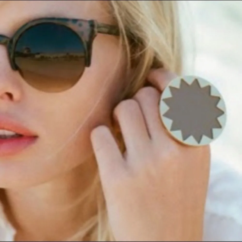 House of Harlow 1960 Women’s Sunburst Genuine Leather Cocktail Ring Size 6